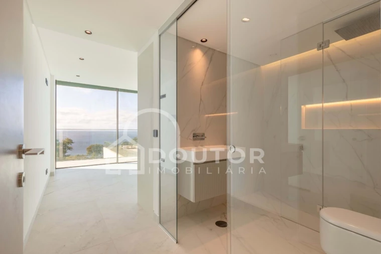 Moradia T4 para Venda em Funchal (Santa Maria Maior) Foto 40