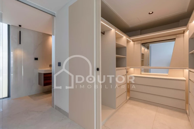 Moradia T4 para Venda em Funchal (Santa Maria Maior) Foto 42