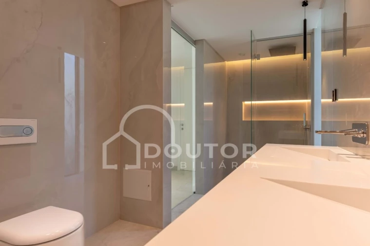 Moradia T4 para Venda em Funchal (Santa Maria Maior) Foto 47