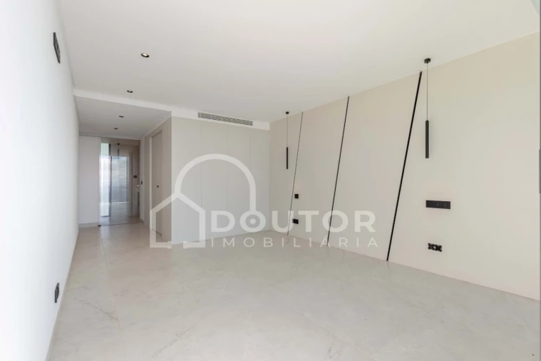 Moradia T4 para Venda em Funchal (Santa Maria Maior) Foto 49