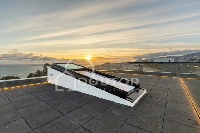 Moradia T4 para Venda em Funchal (Santa Maria Maior) Foto 59