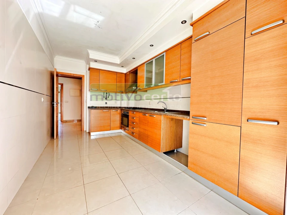 Apartamento T3 para Venda em São João Baptista e Santa Maria dos Olivais Foto 9