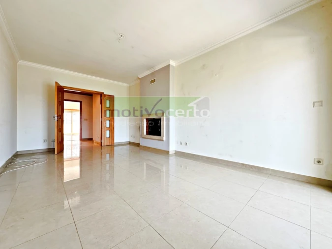 Apartamento T3 para Venda em São João Baptista e Santa Maria dos Olivais Foto 2