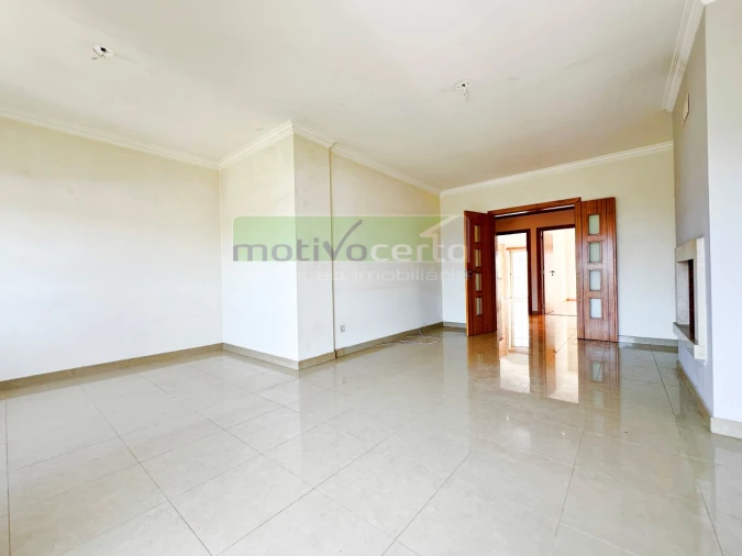 Apartamento T3 para Venda em São João Baptista e Santa Maria dos Olivais Foto 4