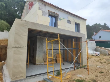 Moradia T2 para Venda em Azueira e Sobral da Abelheira