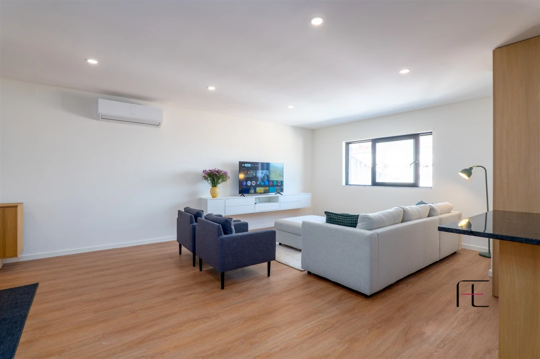 Apartamento T3 para Venda em Mafamude e Vilar do Paraíso Foto 1