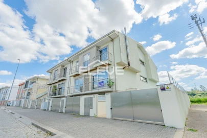 Moradia T3 para Venda em São Pedro Fins
