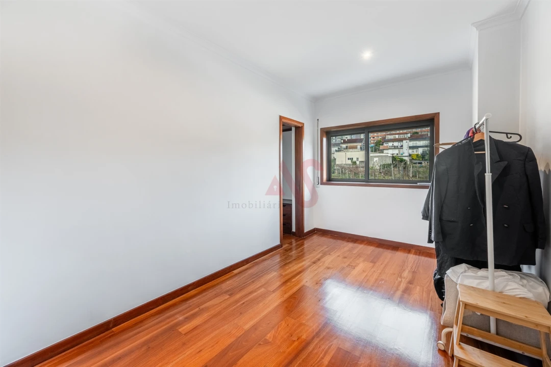 Apartamento T4 para Venda em Fermentões Foto 12