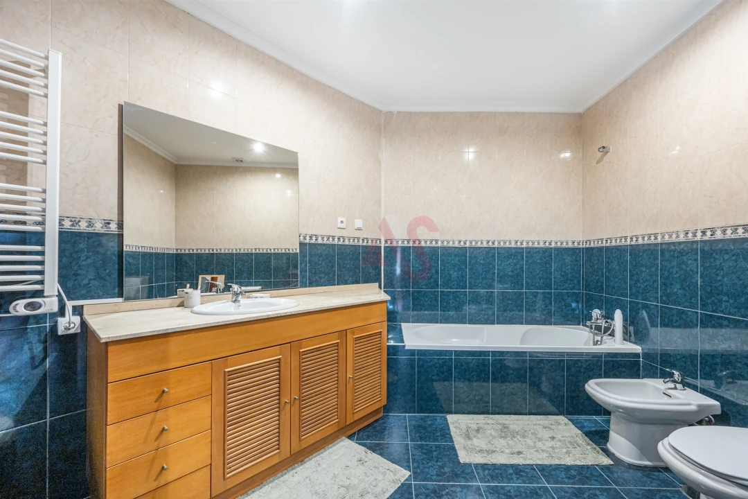 Apartamento T4 para Venda em Fermentões Foto 24