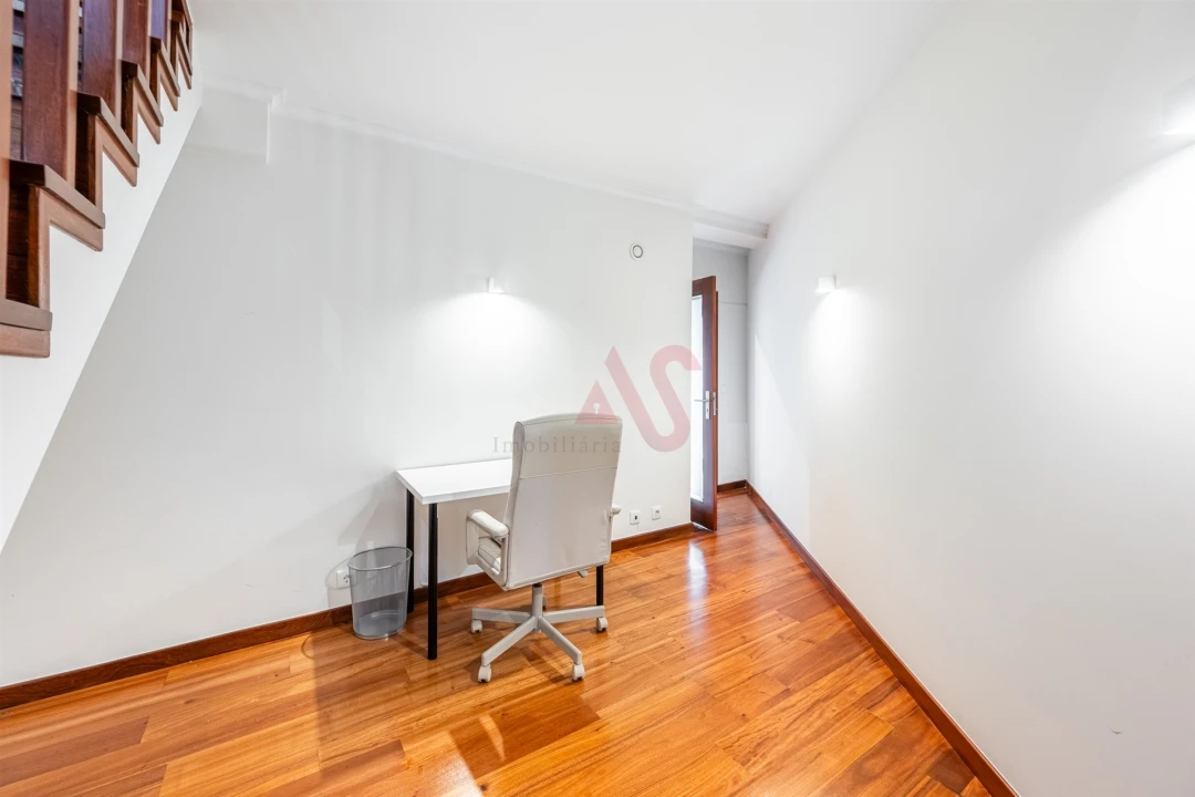Apartamento T4 para Venda em Fermentões Foto 11