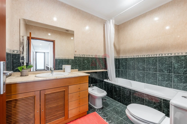 Apartamento T4 para Venda em Fermentões Foto 15