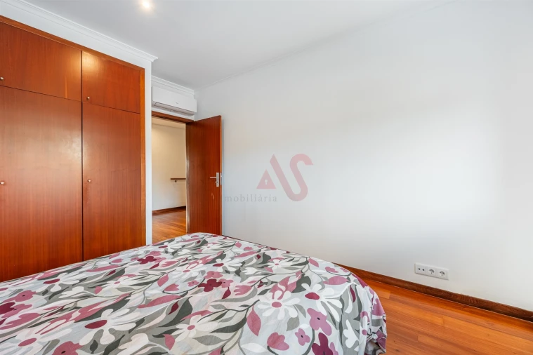 Apartamento T4 para Venda em Fermentões Foto 17