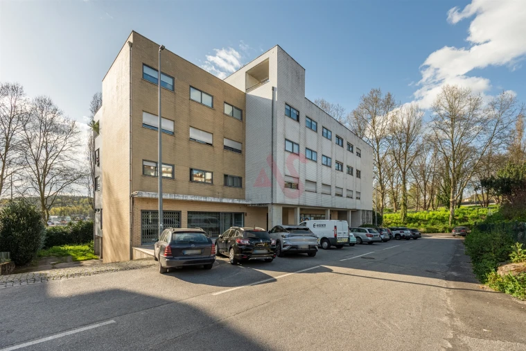 Apartamento T4 para Venda em Fermentões Foto 1