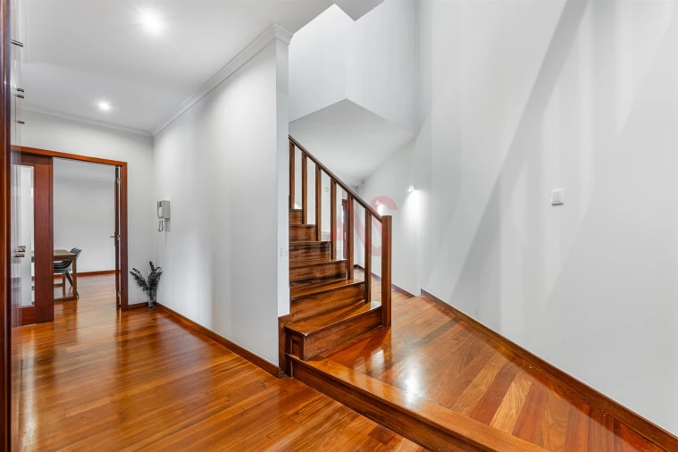 Apartamento T4 para Venda em Fermentões Foto 2