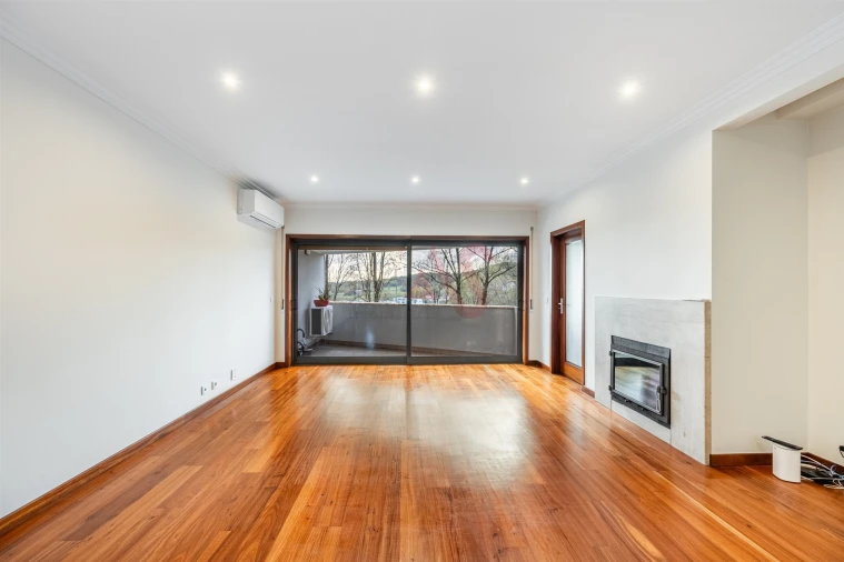 Apartamento T4 para Venda em Fermentões Foto 4