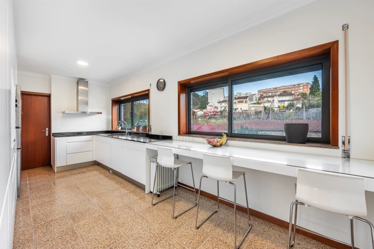 Apartamento T4 para Venda em Fermentões Foto 8