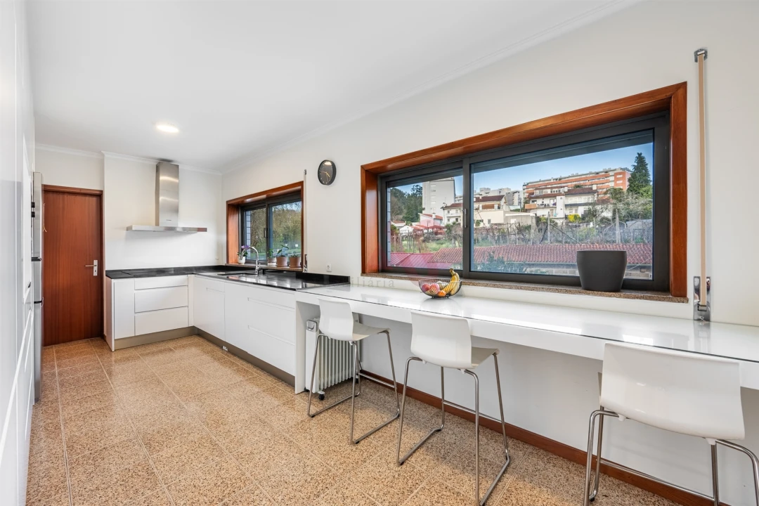 Apartamento T4 para Venda em Fermentões Foto 8