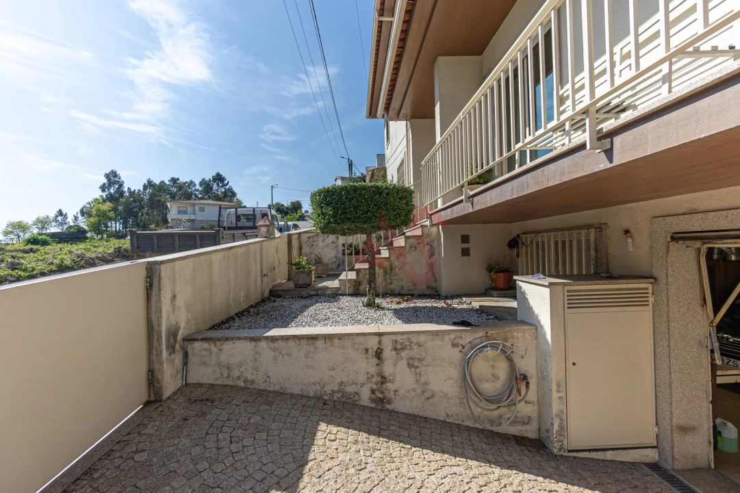 Moradia T3 para Venda em Brito Foto 3