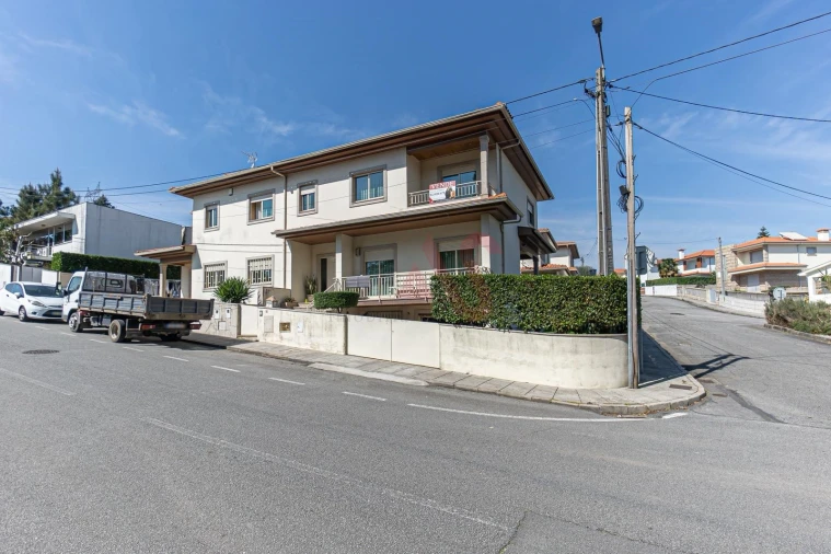 Moradia T3 para Venda em Brito Foto 1