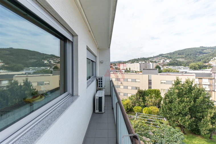 Apartamento T3 para Arrendamento em Caldas de Vizela (São Miguel e São João) Foto 15