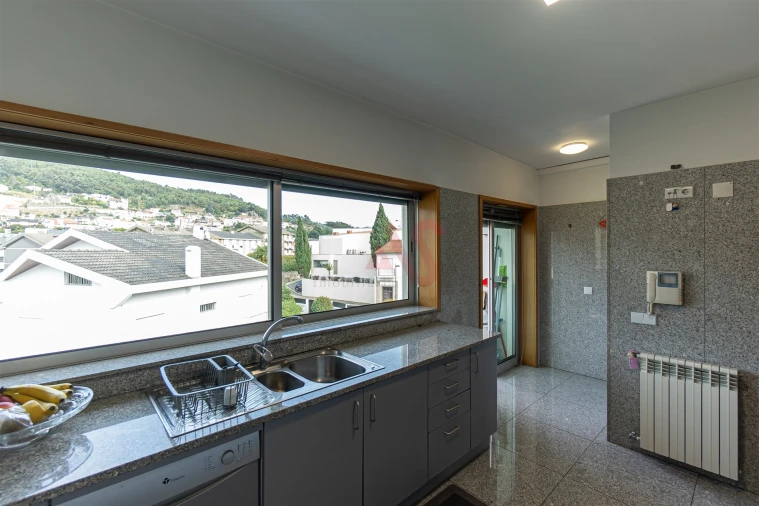 Apartamento T3 para Arrendamento em Caldas de Vizela (São Miguel e São João) Foto 10