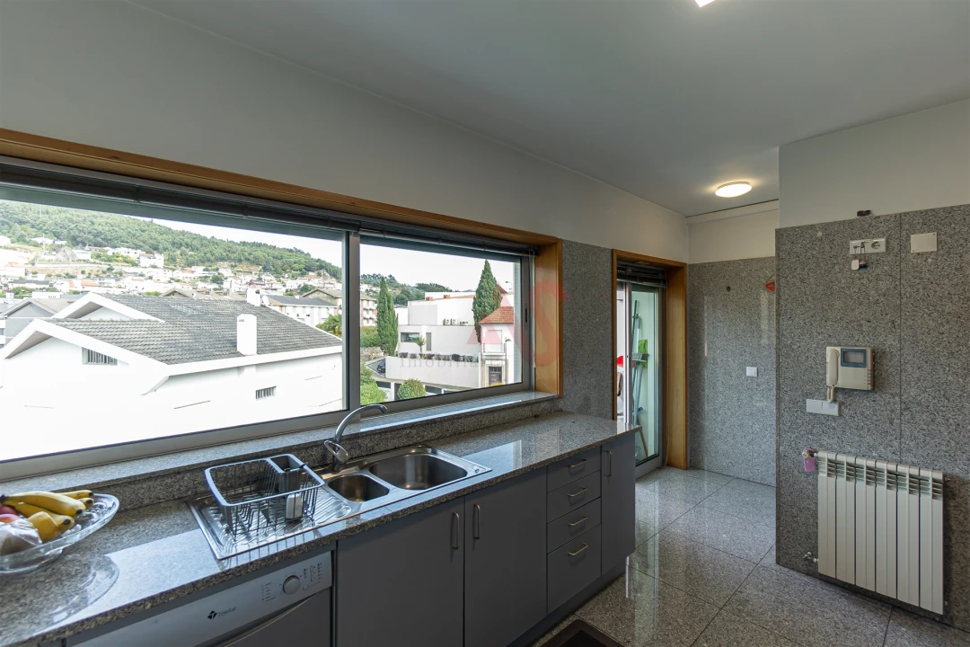 Apartamento T3 para Arrendamento em Caldas de Vizela (São Miguel e São João) Foto 10