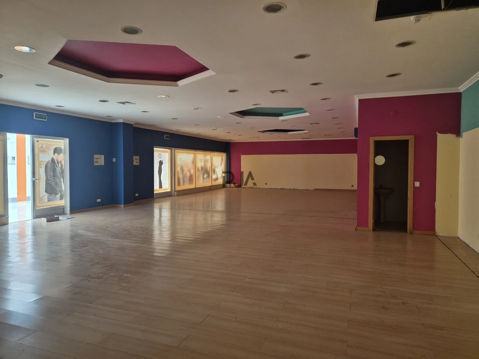 Loja para Arrendamento em Pombal Foto 4