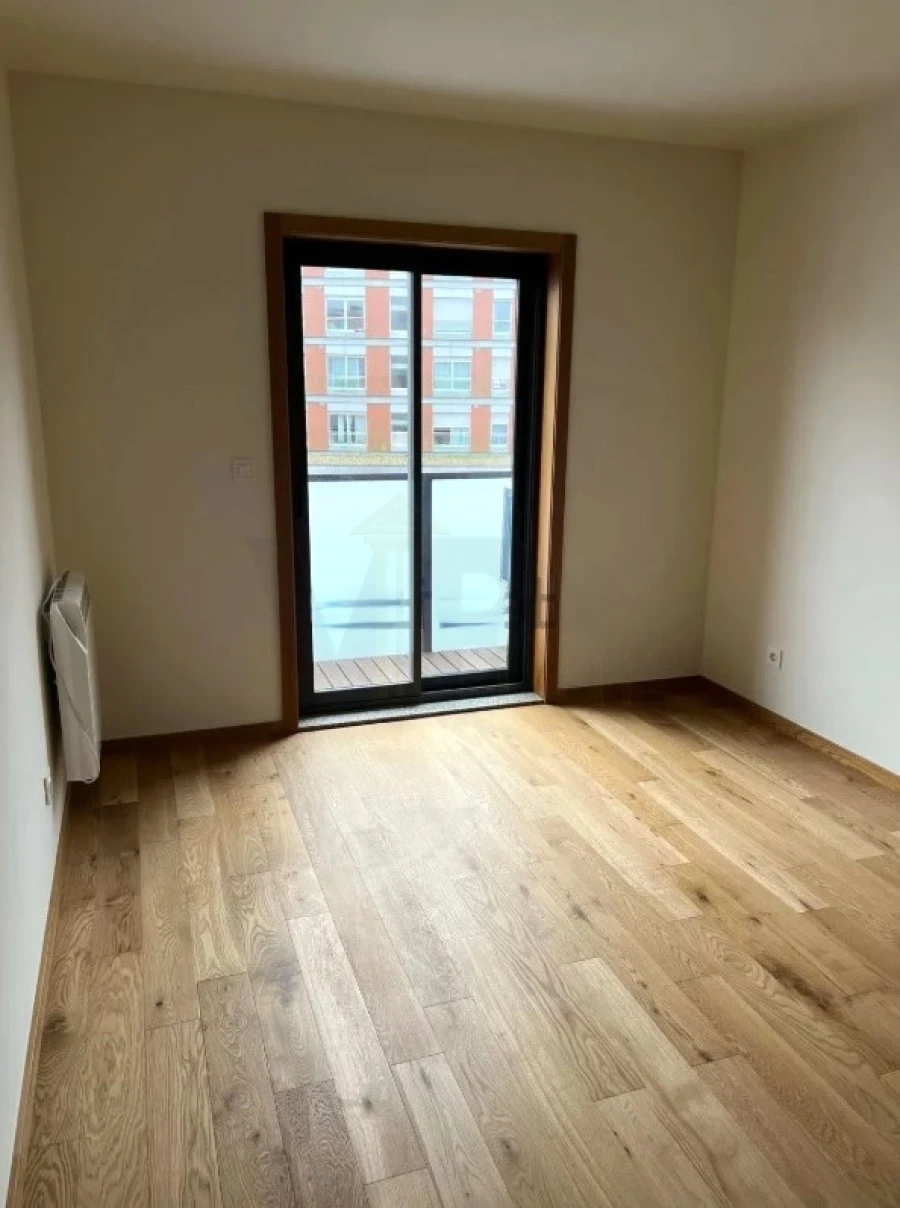 Apartamento T1 para Arrendamento em Paranhos Foto 3