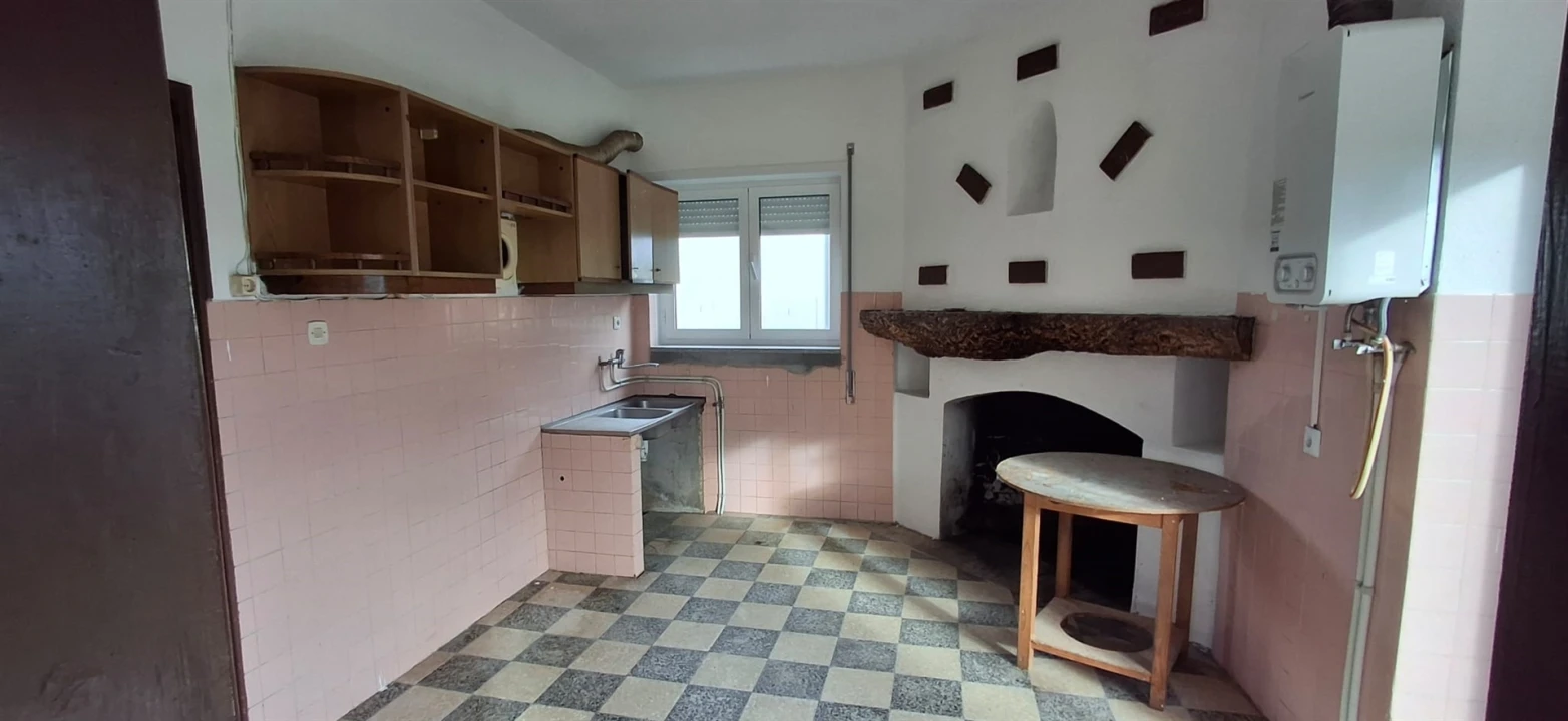 Moradia T6 para Venda em Insua Foto 10