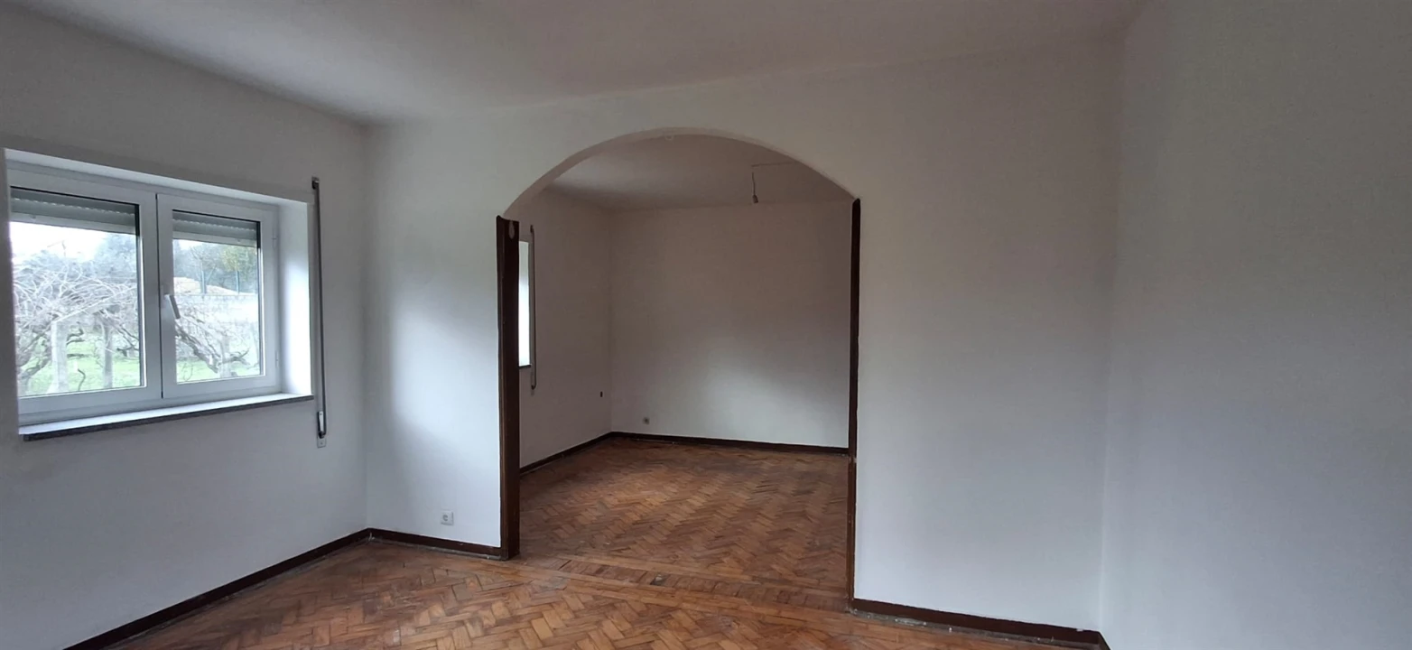 Moradia T6 para Venda em Insua Foto 4