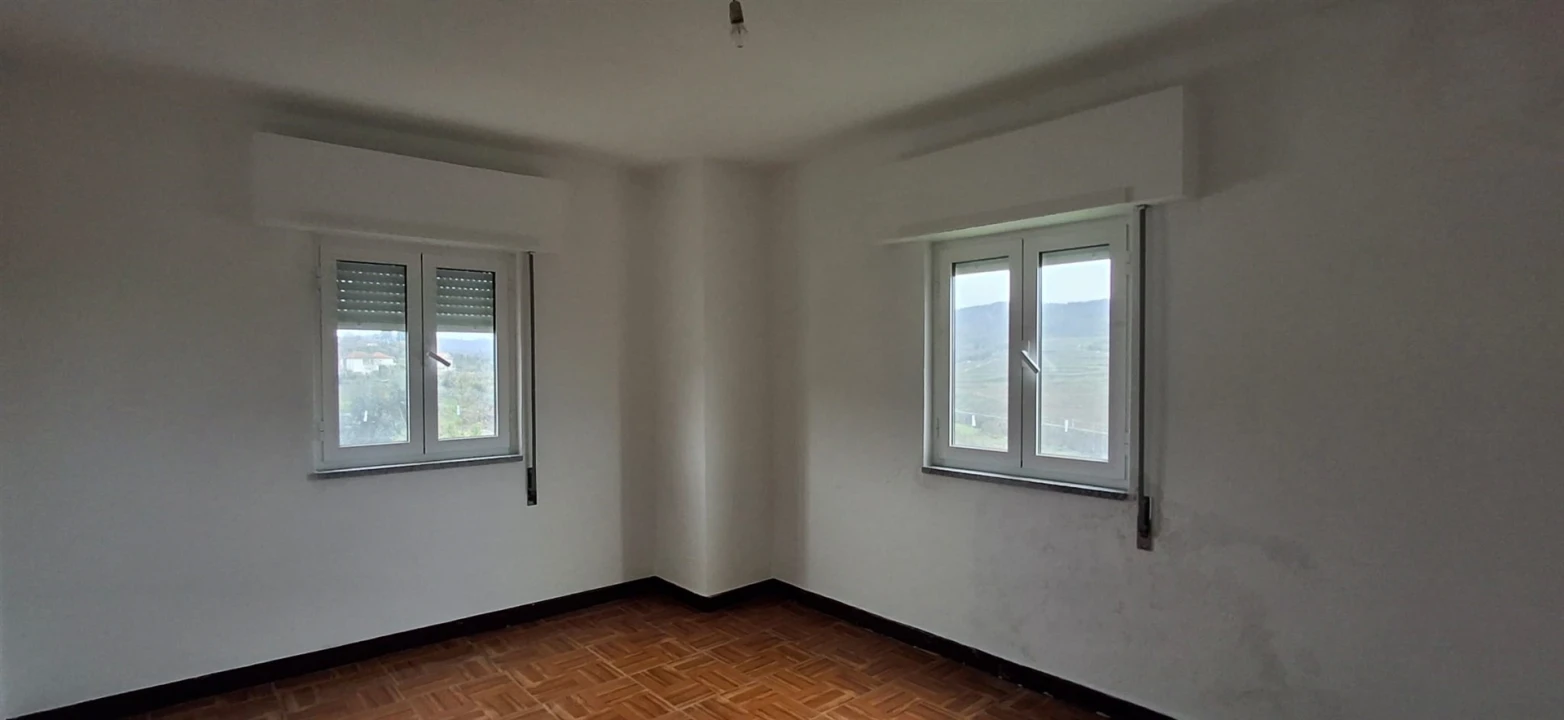 Moradia T6 para Venda em Insua Foto 13