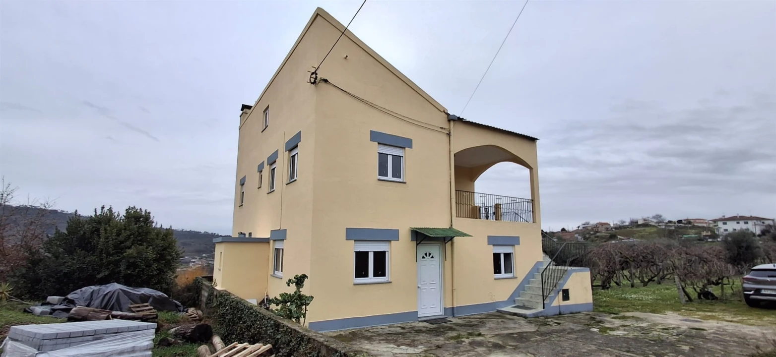 Moradia T6 para Venda em Insua Foto 3