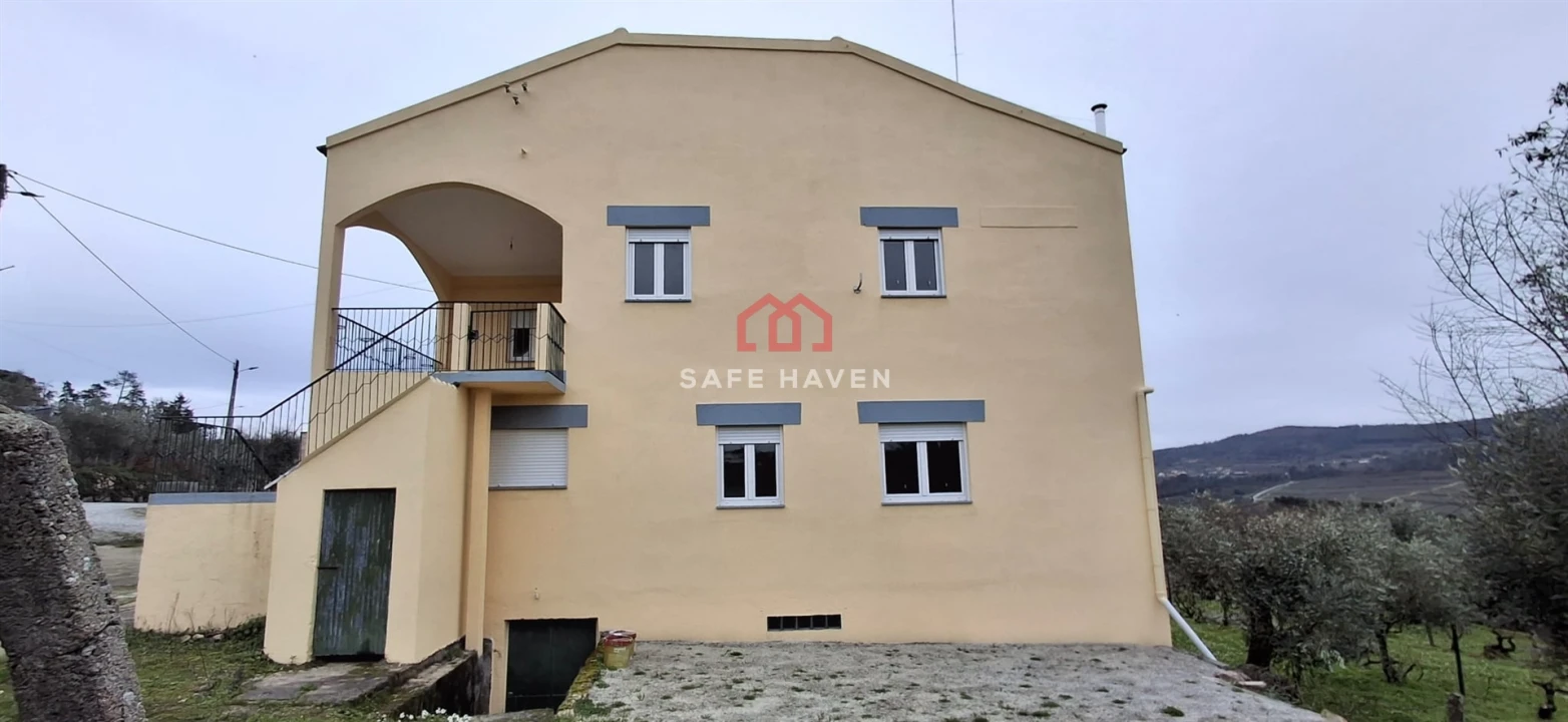 Moradia T6 para Venda em Insua Foto 1