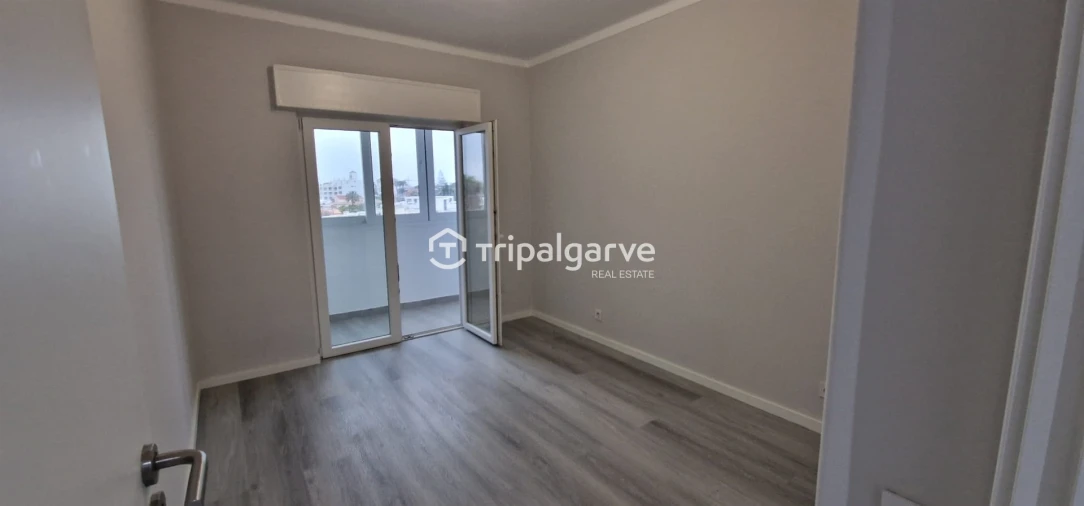 Apartamento T2 para Venda em Quarteira Foto 6