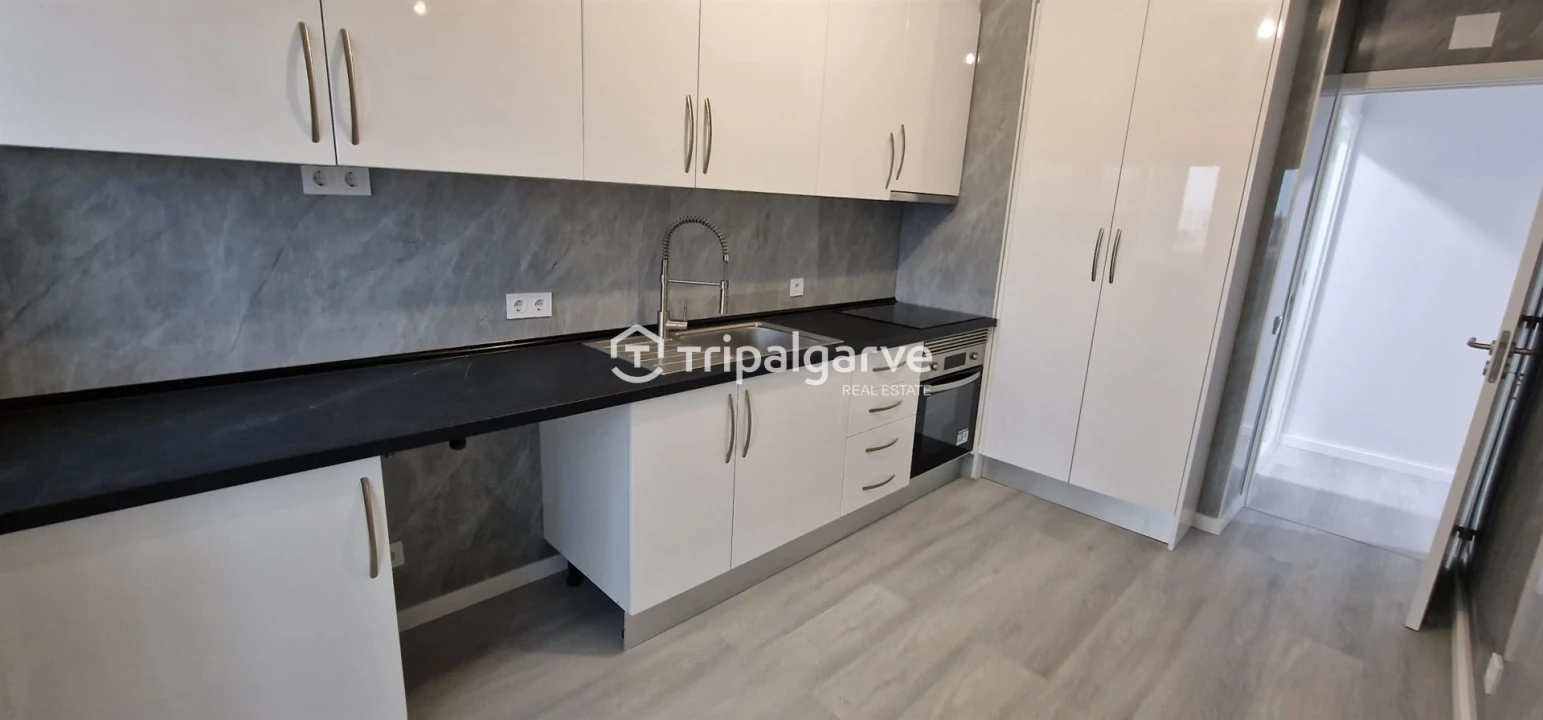 Apartamento T2 para Venda em Quarteira Foto 9