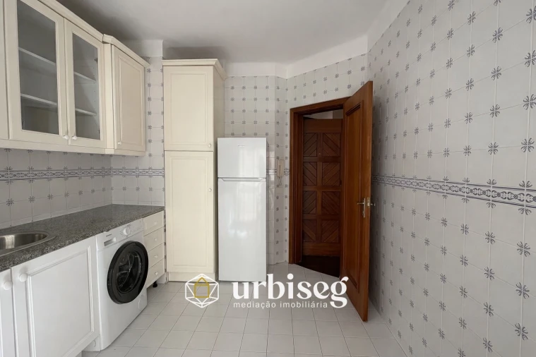 Apartamento T1 para Venda em Buarcos Foto 18