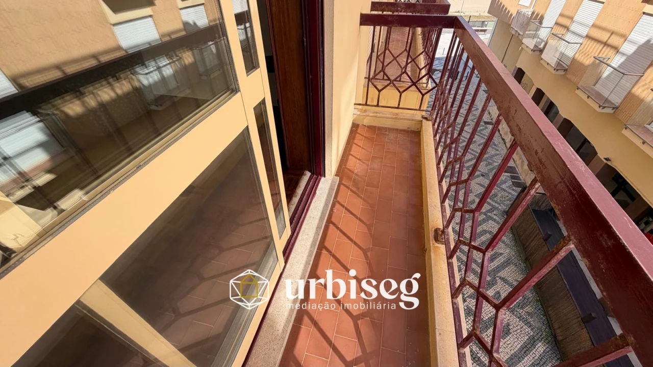 Apartamento T1 para Venda em Buarcos Foto 14