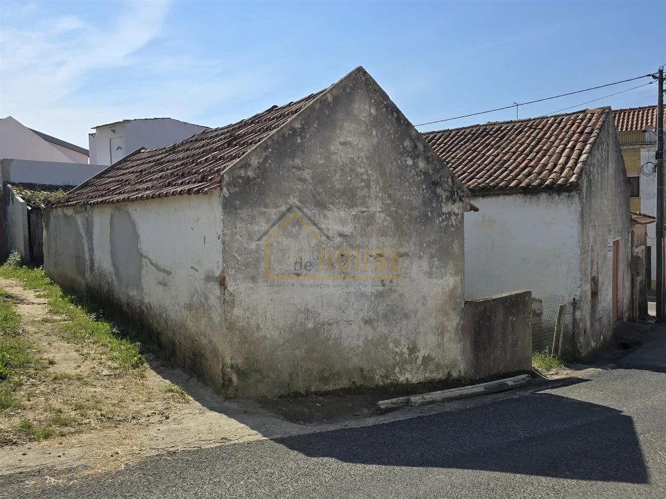 Moradia T2 para Venda em Miragaia e Marteleira Foto 11