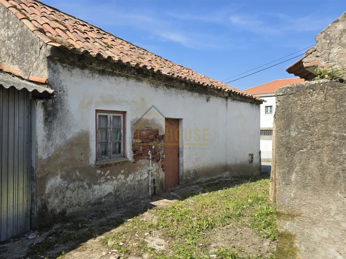 Moradia T2 para Venda em Miragaia e Marteleira Foto 5