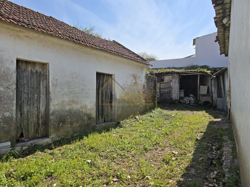 Moradia T2 para Venda em Miragaia e Marteleira Foto 4