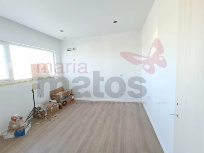 Moradia T3 para Venda em Atouguia da Baleia Foto 12