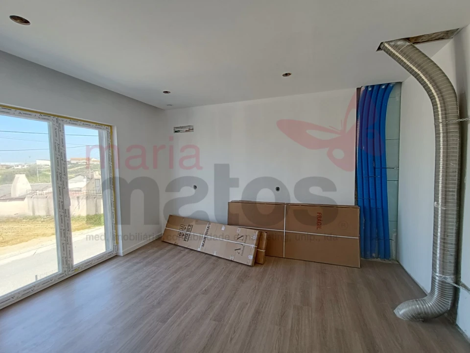 Moradia T3 para Venda em Atouguia da Baleia Foto 10