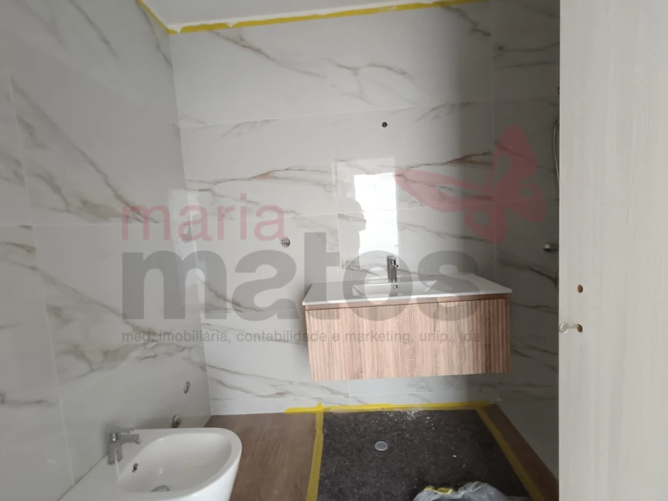 Moradia T3 para Venda em Atouguia da Baleia Foto 15