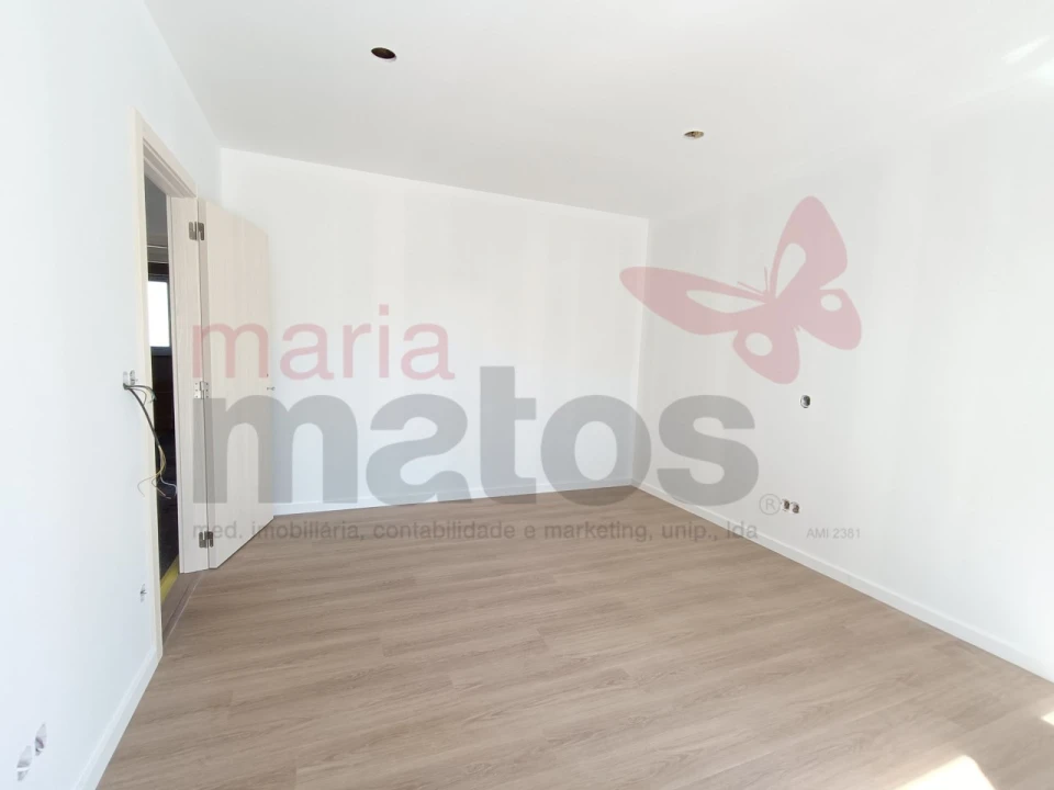 Moradia T3 para Venda em Atouguia da Baleia Foto 19