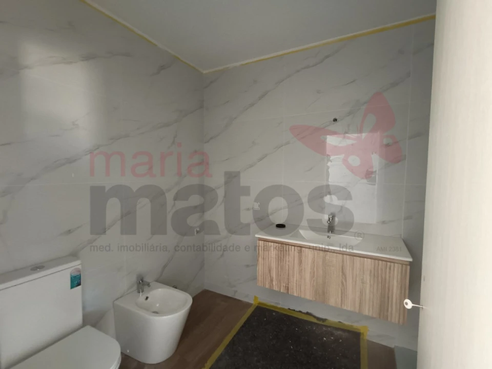 Moradia T3 para Venda em Atouguia da Baleia Foto 10