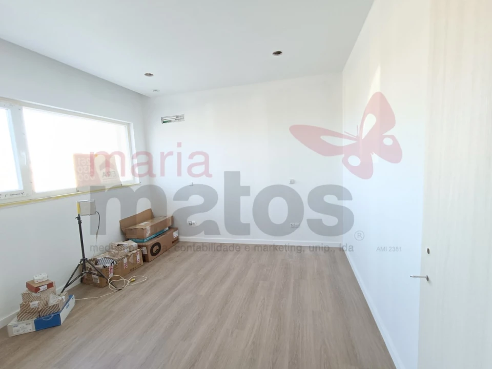 Moradia T3 para Venda em Atouguia da Baleia Foto 13