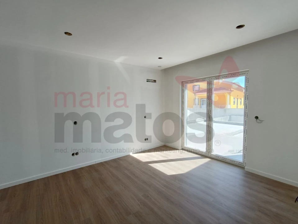 Moradia T3 para Venda em Atouguia da Baleia Foto 15