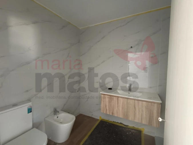 Moradia T3 para Venda em Atouguia da Baleia Foto 10