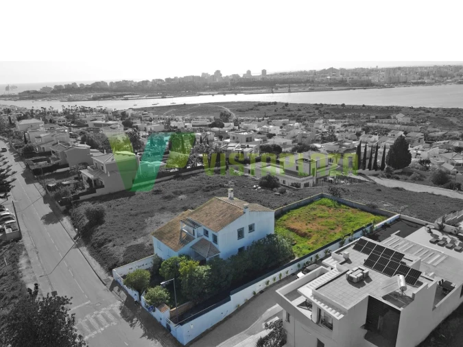 Moradia T5 para Venda em Estômbar e Parchal Foto 2