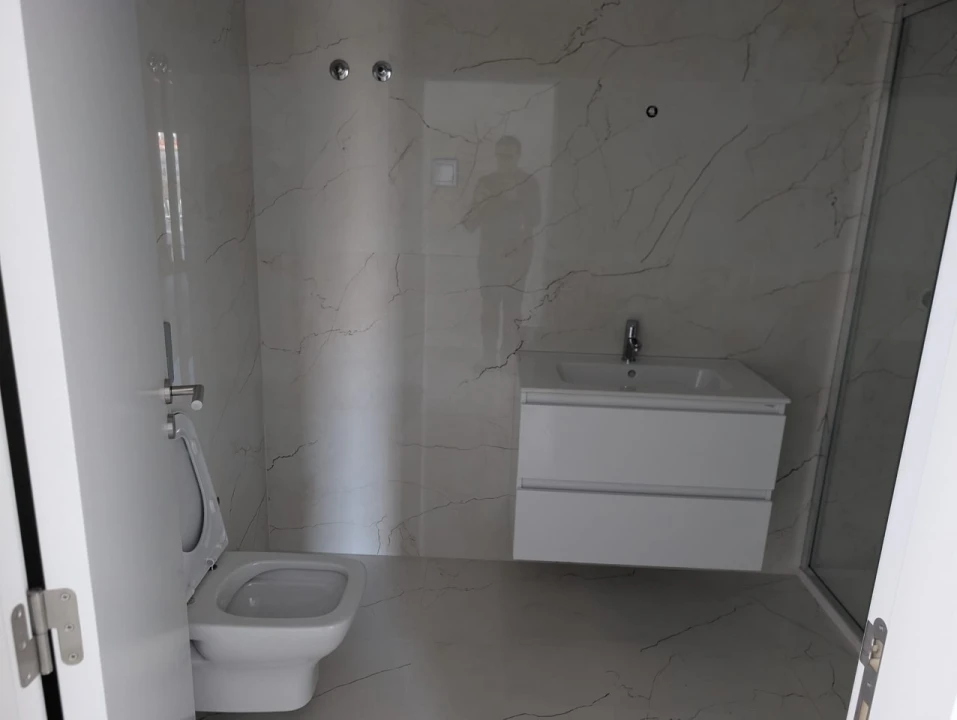 Apartamento T2 para Venda em Nazare Foto 11